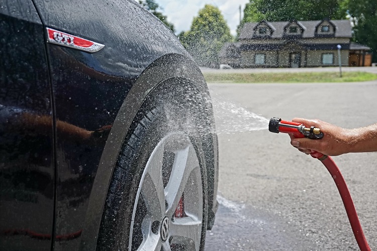 Top Tips to clean your car like a professional at home